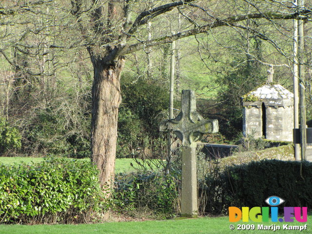 SX02411 High cross at Ferns Cathedral